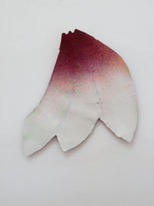 Christine Huss, OHNE TITEL – Acryl, Sprühfarbe / Karton / 40 x 34 x 2 cm / 2018